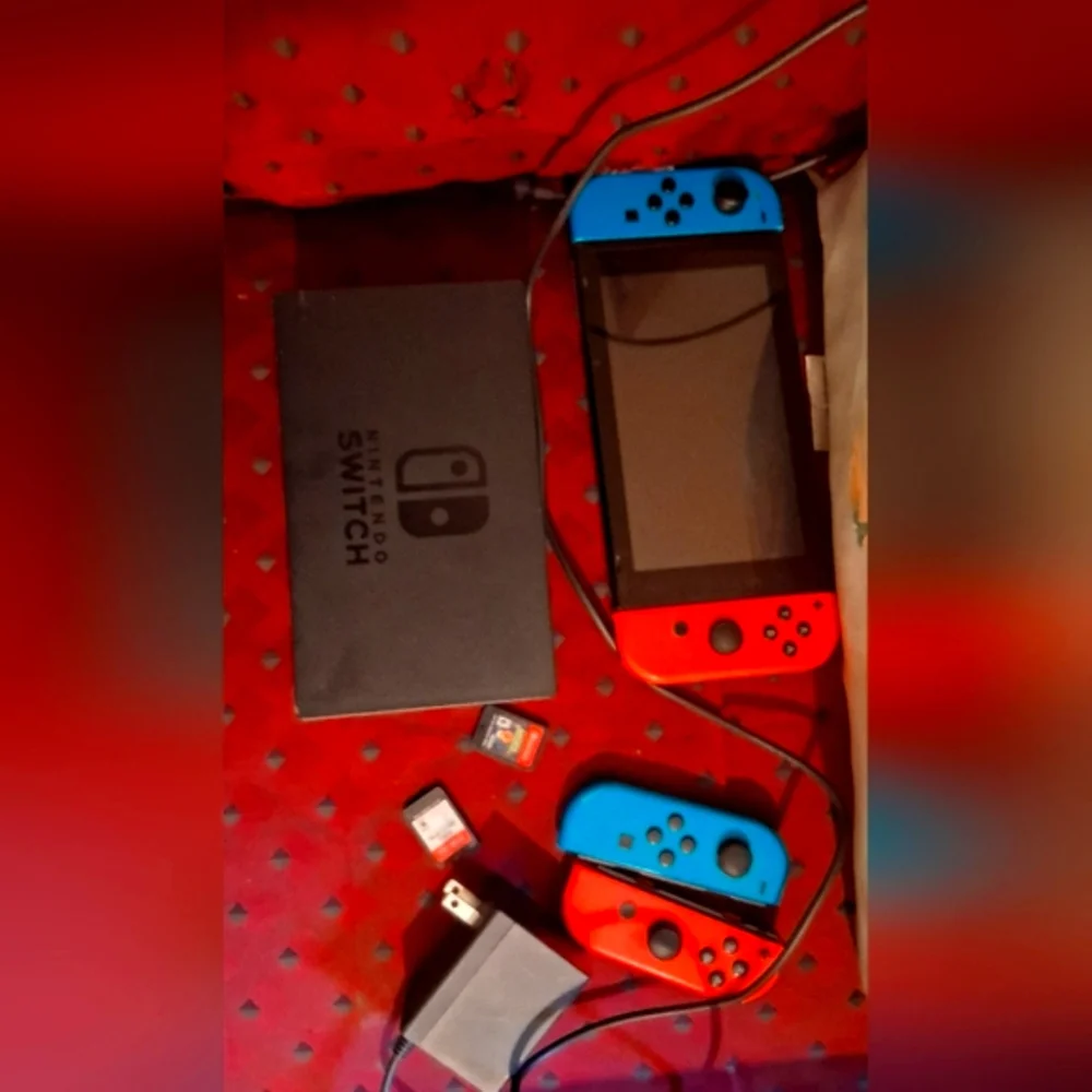 Nintendo Switch,2 Sets Of Red & Blue Joy-Con,Luigi's Mansion 3 & Smash Bros Ult.